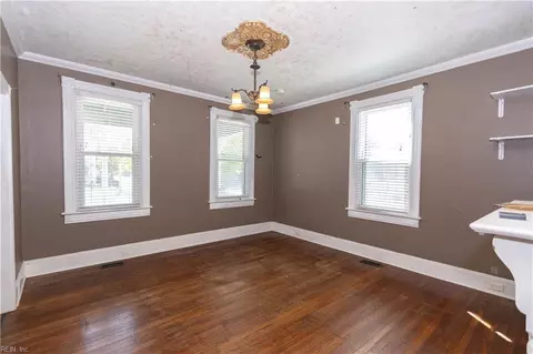 Living - 901 E Pembroke Ave, Hampton, VA 23669 photo 2 of 4
