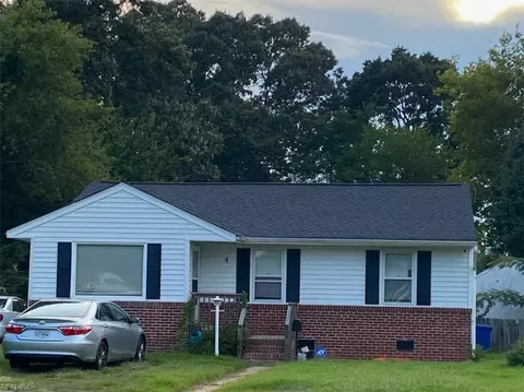 4 Hudson Cir, Newport News, VA 23605