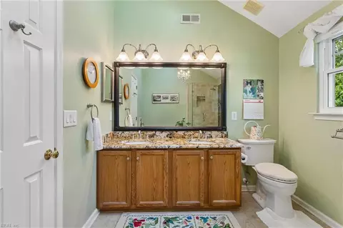 Bath - 18 Thoroughbred Dr, Hampton, VA 23666 photo 3 of 6