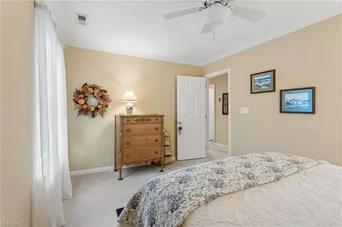 Bedroom - 18 Thoroughbred Dr, Hampton, VA 23666 photo 6 of 6