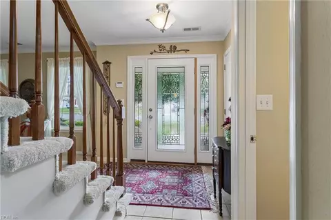 Entry Way - 18 Thoroughbred Dr, Hampton, VA 23666 photo 2 of 2