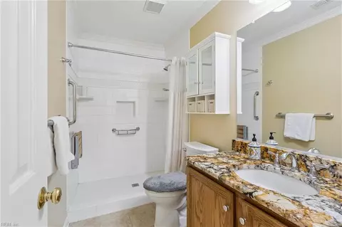 Bath - 18 Thoroughbred Dr, Hampton, VA 23666 photo 6 of 6