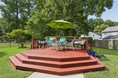 Exterior - 18 Thoroughbred Dr, Hampton, VA 23666 photo 7 of 10