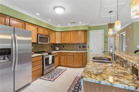 Kitchen - 18 Thoroughbred Dr, Hampton, VA 23666 photo 4 of 5
