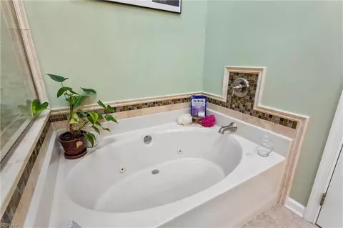 Bath - 18 Thoroughbred Dr, Hampton, VA 23666 photo 5 of 6