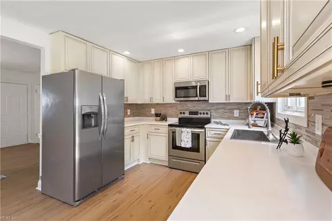 Kitchen - 5 Pine Ln, Hampton, VA 23664 photo 2 of 3