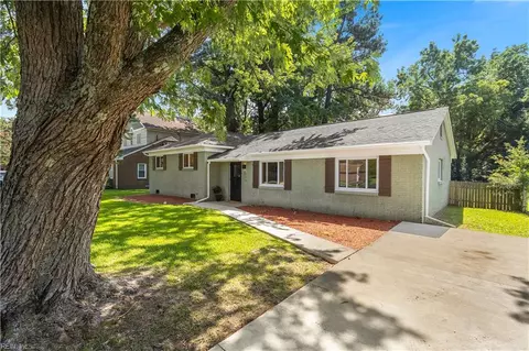 Exterior - 5 Pine Ln, Hampton, VA 23664 photo 2 of 6