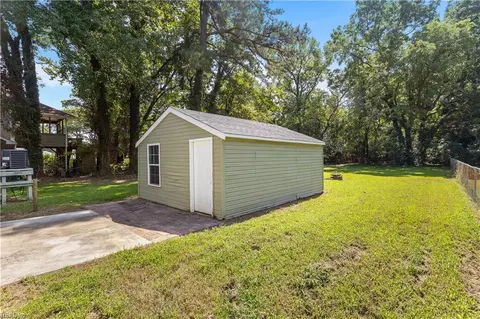 Exterior - 5 Pine Ln, Hampton, VA 23664 photo 3 of 6