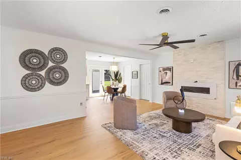 Living - 5 Pine Ln, Hampton, VA 23664 photo 1 of 3