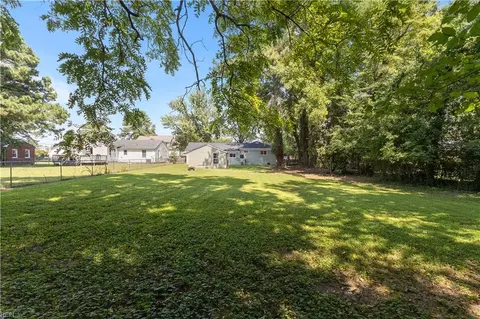 Exterior - 5 Pine Ln, Hampton, VA 23664 photo 5 of 6