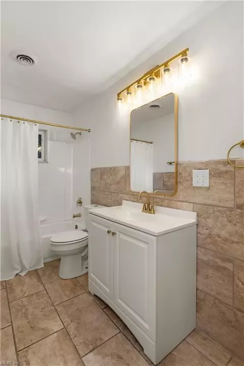 Bath - 5 Pine Ln, Hampton, VA 23664 photo 3 of 3