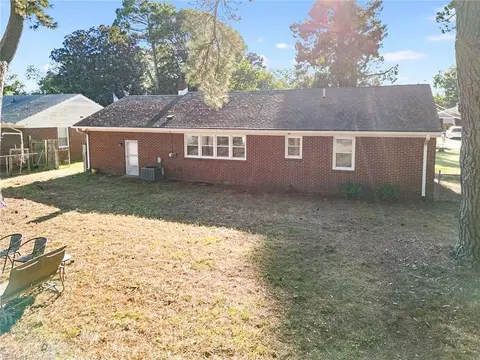 Exterior - 208 Jordan Dr, Smithfield, VA 23430 photo 2 of 4