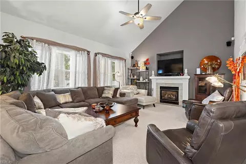 Living - 812 Brookside Arch Arch, Chesapeake, VA 23322 photo 2 of 3