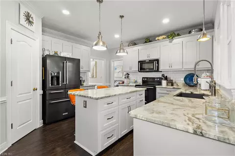 Kitchen - 812 Brookside Arch Arch, Chesapeake, VA 23322 photo 3 of 3