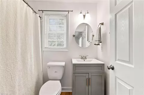 Bath - 18 Cavalier Rd, Hampton, VA 23669 photo 2 of 3