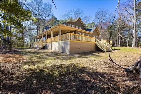 Exterior - 6 Harris Creek Rd, Hampton, VA 23669 photo 2 of 10