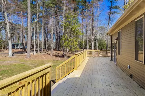 Exterior - 6 Harris Creek Rd, Hampton, VA 23669 photo 5 of 10