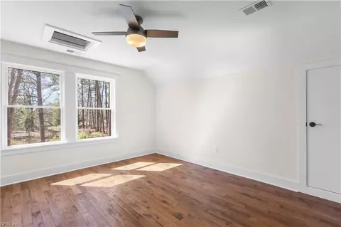 Bedroom - 6 Harris Creek Rd, Hampton, VA 23669 photo 2 of 2