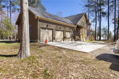 Exterior - 6 Harris Creek Rd, Hampton, VA 23669 photo 4 of 10