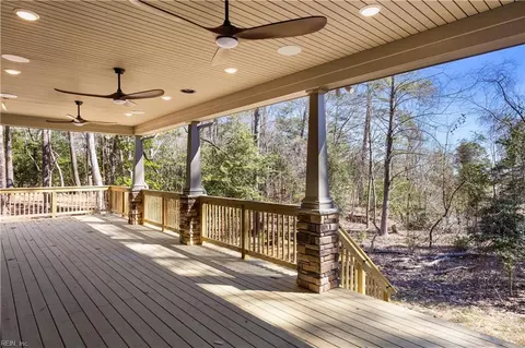 Exterior - 6 Harris Creek Rd, Hampton, VA 23669 photo 6 of 10
