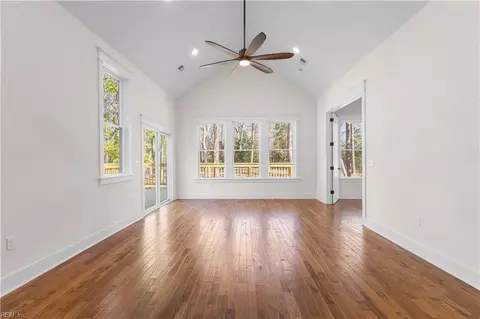 Living - 6 Harris Creek Rd, Hampton, VA 23669 photo 4 of 4