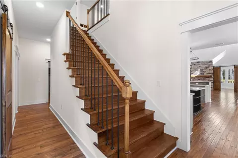 Entry Way - 6 Harris Creek Rd, Hampton, VA 23669 photo 1 of 4