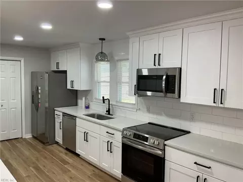 Kitchen - 128 Davis Dr, Williamsburg, VA 23185 photo 4 of 4