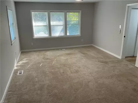 Living - 128 Davis Dr, Williamsburg, VA 23185 photo 3 of 4