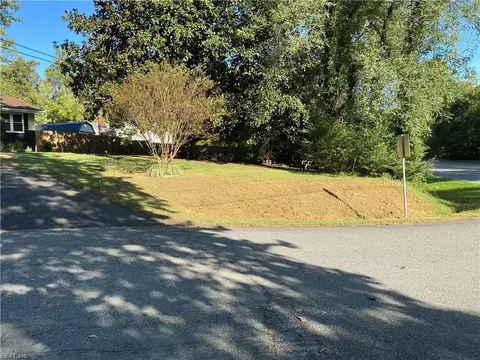 Exterior - 128 Davis Dr, Williamsburg, VA 23185 photo 4 of 6