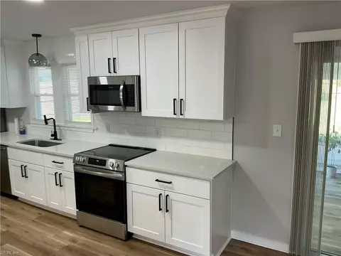 Kitchen - 128 Davis Dr, Williamsburg, VA 23185 photo 2 of 4