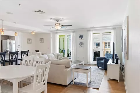 3738 Sandpiper Rd #437B, Virginia Beach, VA 23456