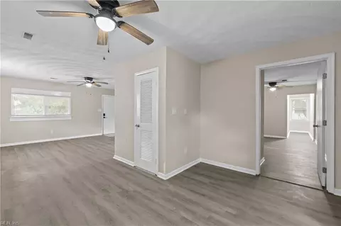 Entry Way - 17 Scones Dr, Hampton, VA 23666 photo 1 of 4