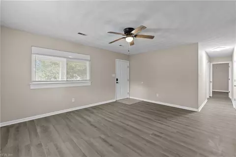 Living - 17 Scones Dr, Hampton, VA 23666 photo 2 of 3