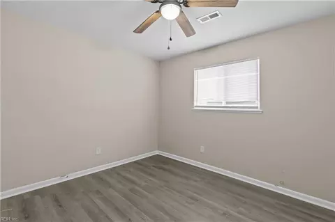 Bedroom - 17 Scones Dr, Hampton, VA 23666 photo 4 of 6