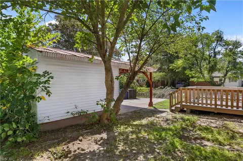 Exterior - 17 Scones Dr, Hampton, VA 23666 photo 5 of 5