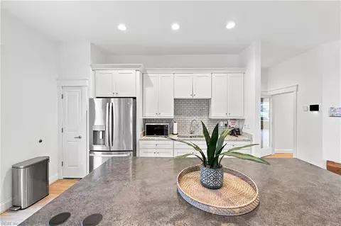 Kitchen - 2556 Fieldsway Dr, Chesapeake, VA 23320 photo 4 of 4