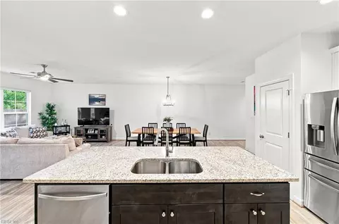 Kitchen - 2556 Fieldsway Dr, Chesapeake, VA 23320 photo 3 of 4