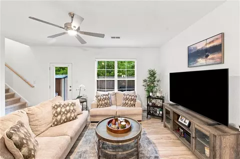 Living - 2556 Fieldsway Dr, Chesapeake, VA 23320 photo 1 of 2