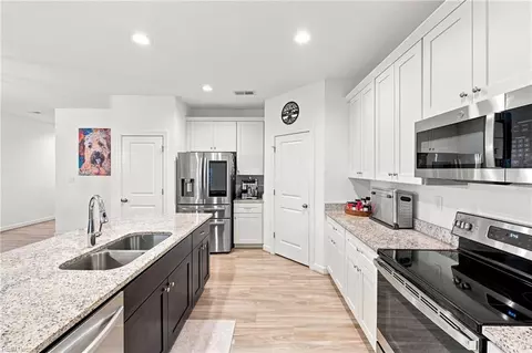 Kitchen - 2556 Fieldsway Dr, Chesapeake, VA 23320 photo 2 of 4