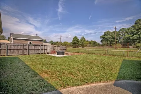 Exterior - 1319 Caldwell Dr, Hampton, VA 23666 photo 3 of 5
