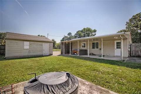 Exterior - 1319 Caldwell Dr, Hampton, VA 23666 photo 2 of 5