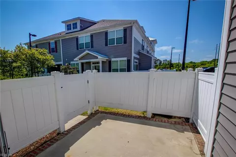 Exterior - 609 Fishers Ct, Hampton, VA 23666 photo 3 of 4