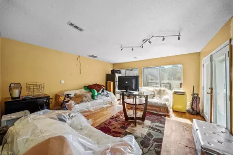 Living - 809 Haskins Dr, Suffolk, VA 23434 photo 2 of 2