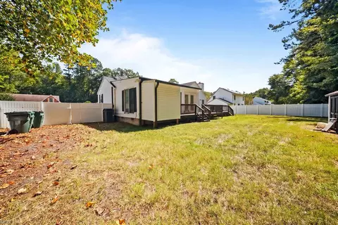 Exterior - 809 Haskins Dr, Suffolk, VA 23434 photo 6 of 7