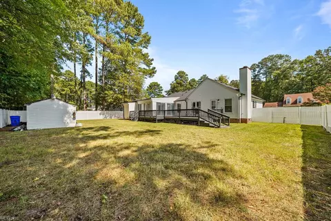 Exterior - 809 Haskins Dr, Suffolk, VA 23434 photo 4 of 7