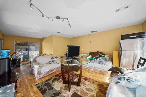 Living - 809 Haskins Dr, Suffolk, VA 23434 photo 1 of 2