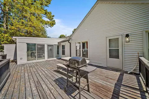 Exterior - 809 Haskins Dr, Suffolk, VA 23434 photo 3 of 7