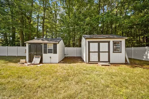 Exterior - 809 Haskins Dr, Suffolk, VA 23434 photo 5 of 7