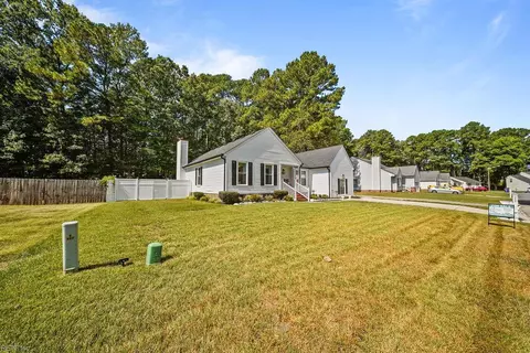 Exterior - 809 Haskins Dr, Suffolk, VA 23434 photo 2 of 7