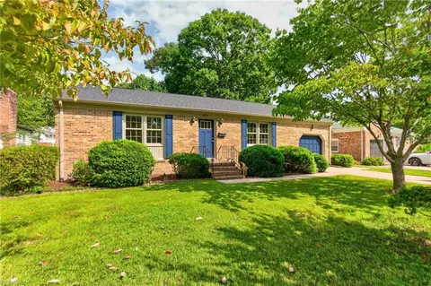 607 Beacon Ct, Newport News, VA 23601